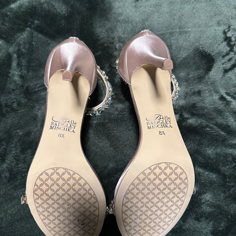 NWT Belle Badgley Mischka Pink Heels with Rhinestone - Picture 4 of 4